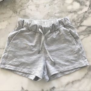 Lululemon On The Fly Short 2.5” Size 2